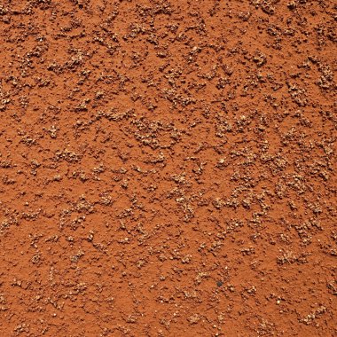 Açık Tenis Kortu kuru hafif kırmızı ezilmiş tuğla yüzeyinde.