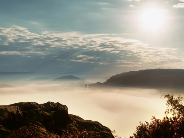 Exposed sandstone cliff above deep misty valley at the end of summer. Dreamy mood — Stock Photo, Image