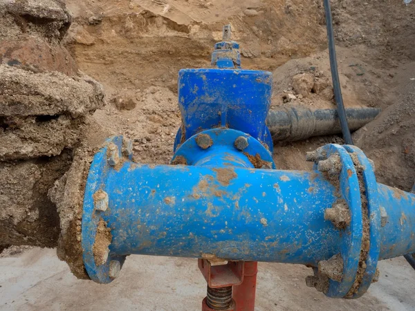 Detalhe de acessórios, válvulas de porta de 250mm e 150mm, membros comuns da redução no sistema da água da bebida . — Fotografia de Stock