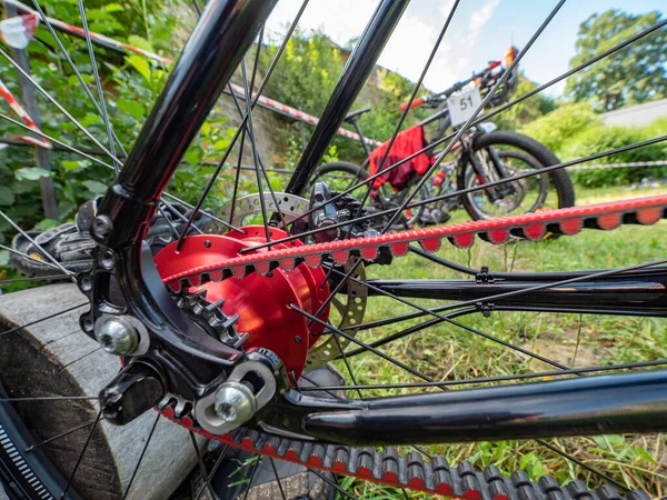 Kerékpáros Felszerelés Fogazott Szíjhajtással Újfajta Szingli Fogú Kör Klasszikus Lánckerék — Stock Fotó