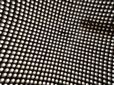 Tarihi camdan tavanı olan bir yeraltı sanayi binasının tavanı. Dairesel gevşemede dairesel cam tuğlalar.