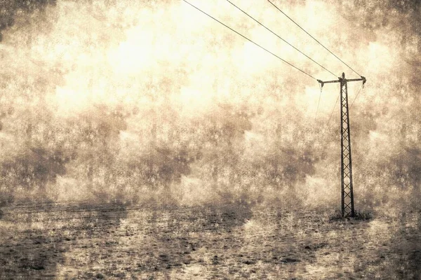 Ενιαίος Ηλεκτρικός Πόλος Φόντο Τον Ουρανό Και Σύννεφα Στον Τομέα — Φωτογραφία Αρχείου
