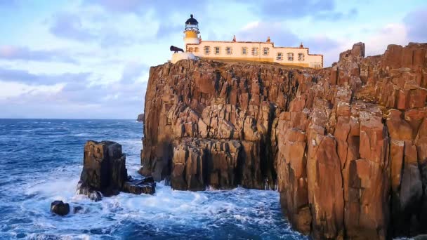 Neist Point Fyr Västra Kusten Isle Skye Skottland Stormig Solnedgång — Stockvideo