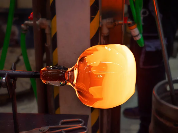 Håndlaget Forming Smeltet Glass Selektivt Fokus Varmeglassbolle – stockfoto