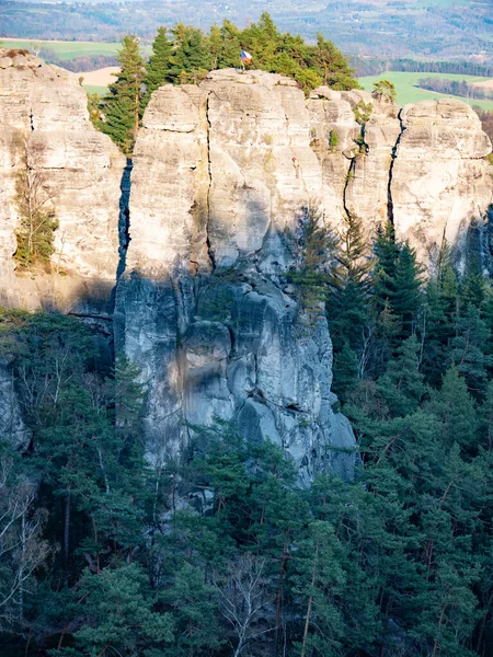 Tschechische Flagge Oben Auf Dem Felsen Und Kletterer Der Wand — Stockfoto