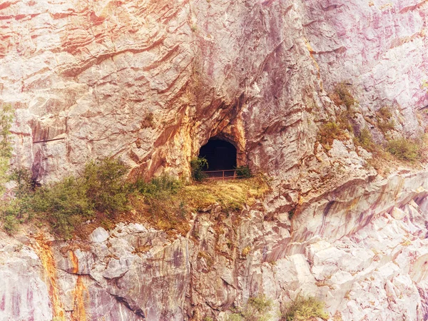 Eingang Einen Unterirdischen Tunnel Stillgelegten Kalksteinbruch Abstrakte Ansicht — Stockfoto