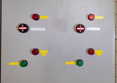 Endüstriyel binadaki mekanik elektrik kontrol odaları. Isı, Klima, Işık ve Elektrik kaynaklarını kontrol ediyorlar.