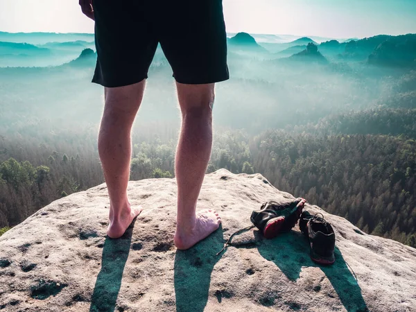 Barefoot Slanke Benen Met Harige Kalveren Van Een Mannelijke Loper — Stockfoto