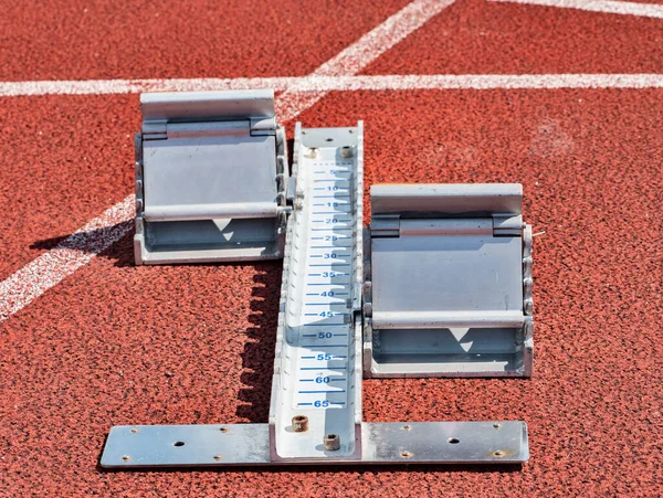 Enge Sicht Die Startblöcke Auf Den Stadionbahnen Bereit Halten Metallrahmen — Stockfoto