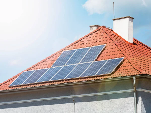 Solar Roof Panels Sun Flares Sky Popular Solar Energy Panels — Stock Photo, Image