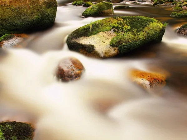 Big mossy boulders in foamy water of mountain river. Light blurred water with reflections. — Stock Photo, Image