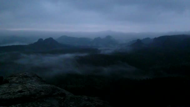 Cold misty night in a fall valley of Saxony Switzerland park. Hills  increased from magical darkness. — Stock Video