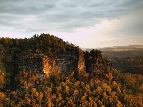 Autumn sunset view over sandstone rocks to fall colorful  valley of Bohemian Switzerland. Sandstone peaks and hills increased from colorful background. — Stock Photo, Image