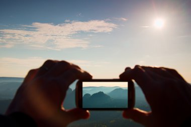 Akıllı telefon Mobil fotoğraf güneşli dağ manzarası