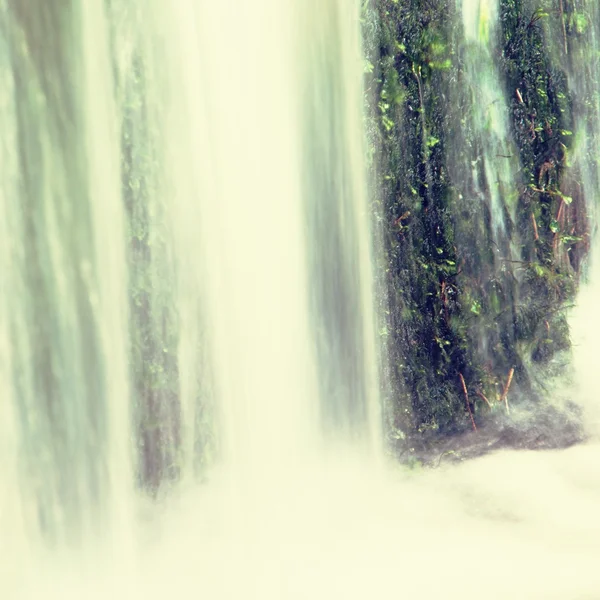 Small waterfall on small mountain stream, mossy sandstone block. Clear cold water is hurry jumping down into small pool. — Stock Photo, Image