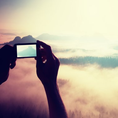 Komik fotoğraf. Akıllı telefon Mobil fotoğraf güneşli rocky Dağları peyzaj