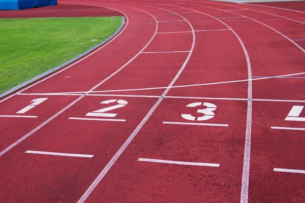 Circuito de carreras rojo en el estadio atlético — Foto de Stock