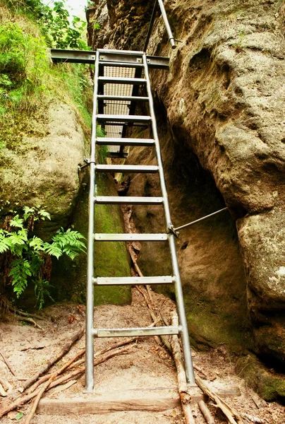 Escalera escalada en montaña vía ferrata —  Fotos de Stock