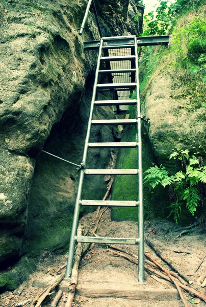 Treppenklettern am Klettersteig — Stockfoto