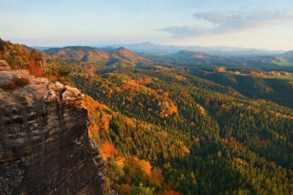 Autumn sunset in rocks. View over sandstone rocks to fall colorful valley of Bohemian Switzerland. — Stock Photo, Image