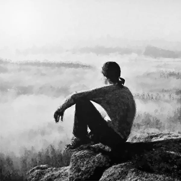 Акварель. Эффект краски. Человек сидит на вершине скалы и смотрит в туман и туман вниз в долине . — стоковое фото
