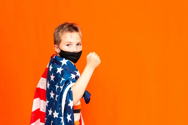 Sidovy Lugn Pojke Bär Svart Ansiktsmask Som Boxare Axeln Usa — Stockfoto