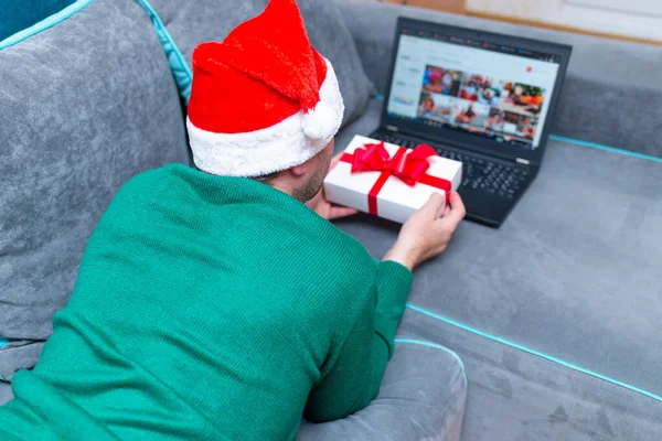 Retour Homme Vue Pratiquement Échanger Des Cadeaux Noël Avoir Appel — Photo