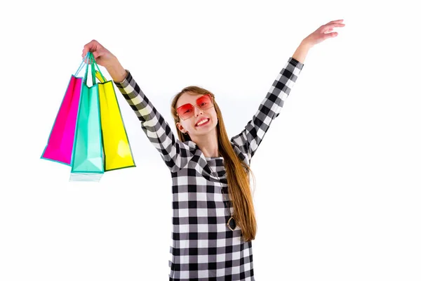 Menina Adolescente Feliz Segurando Sacos Compras Coloridos Sobre Fundo Estúdio — Fotografia de Stock