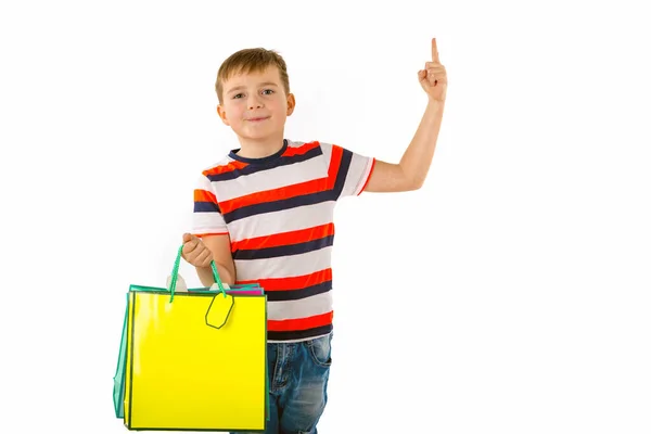 Closeup Menino Segurando Compras Sacos Multicoloridos Aparecendo Lado Holiday Sale — Fotografia de Stock