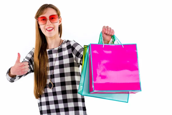 Menina Adolescente Feliz Segurando Sacos Compras Coloridos Sobre Fundo Estúdio — Fotografia de Stock