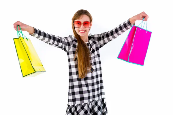 Menina Adolescente Feliz Segurando Sacos Compras Coloridos Sobre Fundo Estúdio — Fotografia de Stock