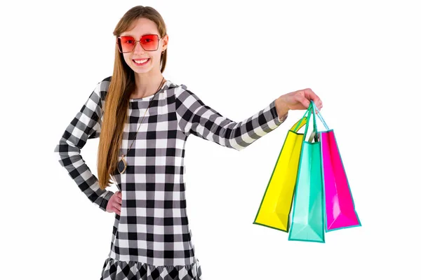 Feliz Adolescente Sosteniendo Bolsas Compras Colores Sobre Fondo Estudio Blanco — Foto de Stock