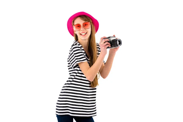 Menina Hipster Feliz Segurando Câmera Vintage Estúdio Branco Isolado Fundo — Fotografia de Stock