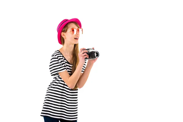 Happy Hipster Meisje Houden Vintage Camera Studio Wit Geïsoleerde Achtergrond — Stockfoto