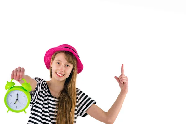 Teen Girl Punzecchiare Orologio Sveglia Isolato Sfondo Bianco Ritratto Adolescente — Foto Stock
