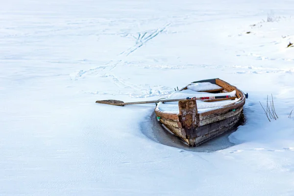 Barco Madera Viejo Lago Congelado Invierno Frío Noche Agradable — Foto de Stock