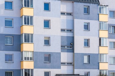 Parça apartmanın dış tarafı. New Lüks Ev ve Ev Kompleksinin ayrıntıları. Şehir Gayrimenkul ve konut mimarisinin bir parçası.