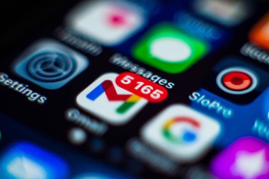 Apple iPhone X 'i sosyal medya ikonları, sosyal medya ikonları ile kapatın. Sosyal ağ. Telsiai Litvanya 25 Mart 2021.