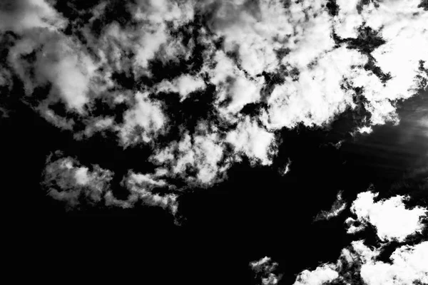 劇的な白い雲黒暗い空の背景屋外ショット 美しい壁紙 — ストック写真