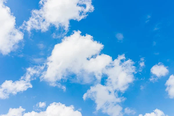 Nuvole Bianche Grigie Nel Cielo Blu Bella Giornata Durante Primavera — Foto Stock