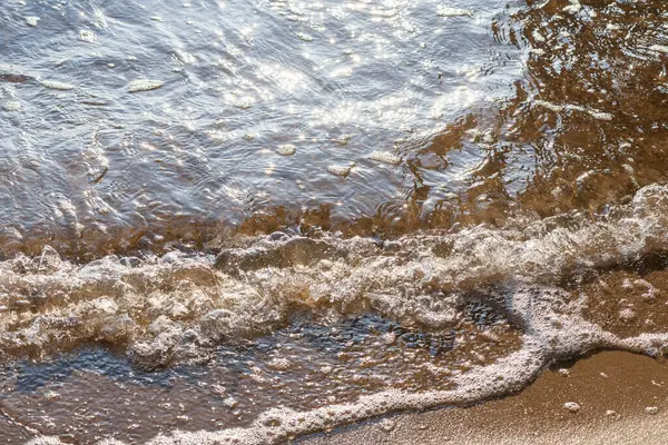 砂浜に海の柔らかい波 ソフトフォーカス ぼやけた画像 コピースペース — ストック写真