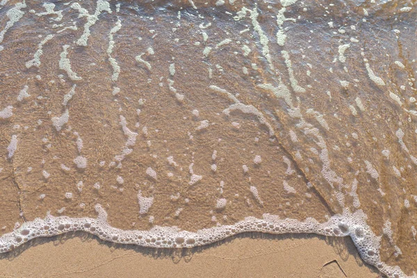 Μαλακό Κύμα Της Θάλασσας Στην Αμμώδη Παραλία Μαλακή Εστίαση Θολή — Φωτογραφία Αρχείου