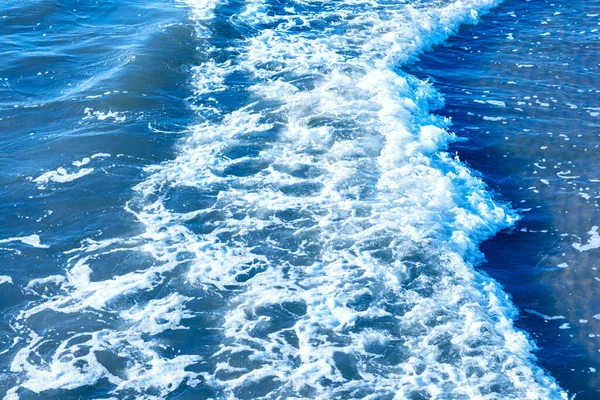 Riktig Bild Djupblått Och Grovt Hav Med Mycket Havsspruta Blå — Stockfoto