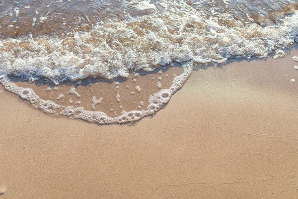 Onda Morbida Del Mare Sulla Spiaggia Sabbiosa Messa Fuoco Morbida — Foto Stock