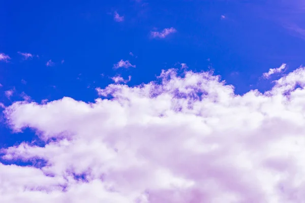 Nuvole Viola Con Bel Cielo Blu Sul Cielo Incredibile Sfondo — Foto Stock