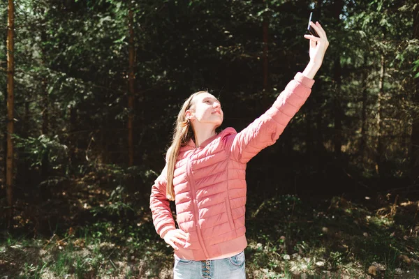 Jeune Adolescente Voyageuse Prenant Selfie Sur Téléphone Portable Dans Une — Photo