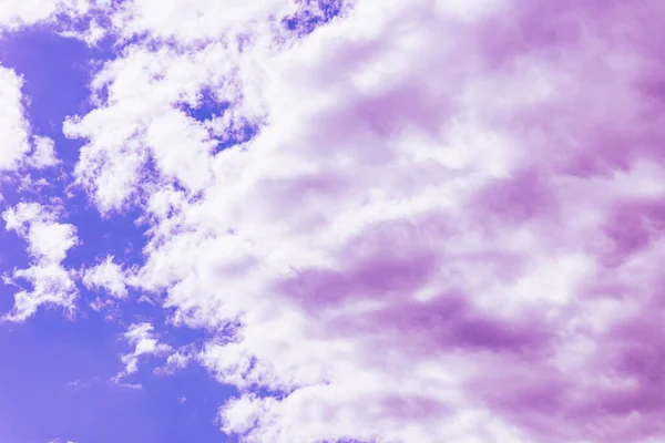 Фіолетові Хмари Красивим Блакитним Небом Небесах Дивовижний Фон Природи — стокове фото
