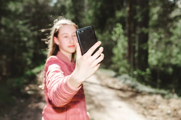 Jeune Adolescente Voyageuse Prenant Selfie Sur Téléphone Portable Dans Une — Photo