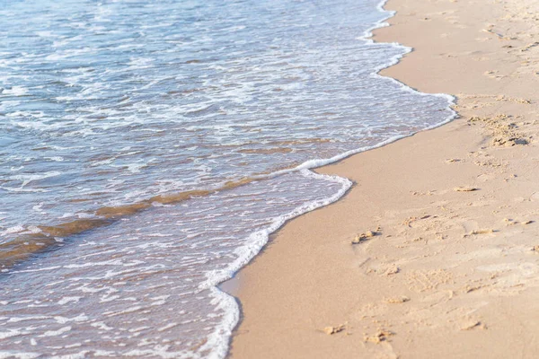 Размытая Волна Моря Песчаном Пляже — стоковое фото