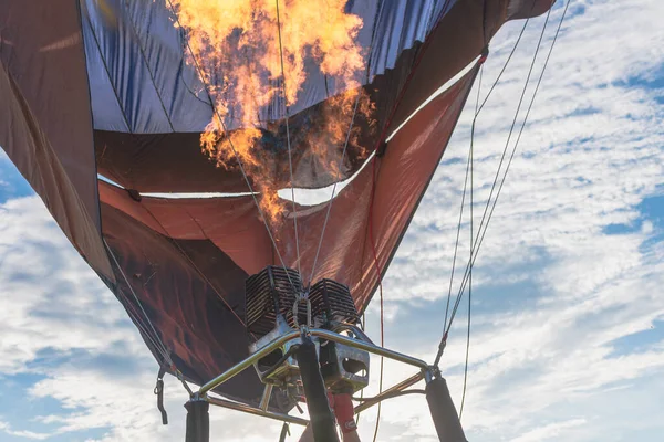 Καύση Φωτιάς Αερόστατου Θερμού Αέρα Φλόγα Ενός Αερόστατου Θερμού Αέρα — Φωτογραφία Αρχείου